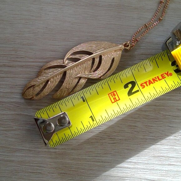 Feathery Pendant Necklace - Picture 3 of 3